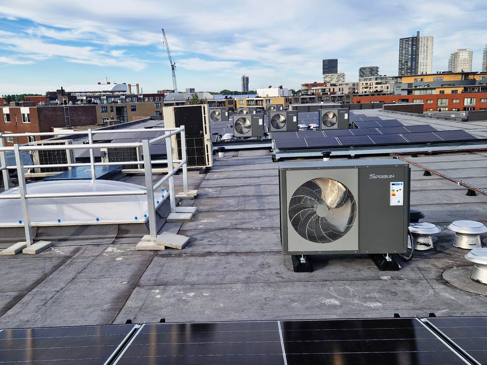 Produits énergétiques de nouvelle génération - SPRSUN Pompe à chaleur utilisée avec des panneaux solaires