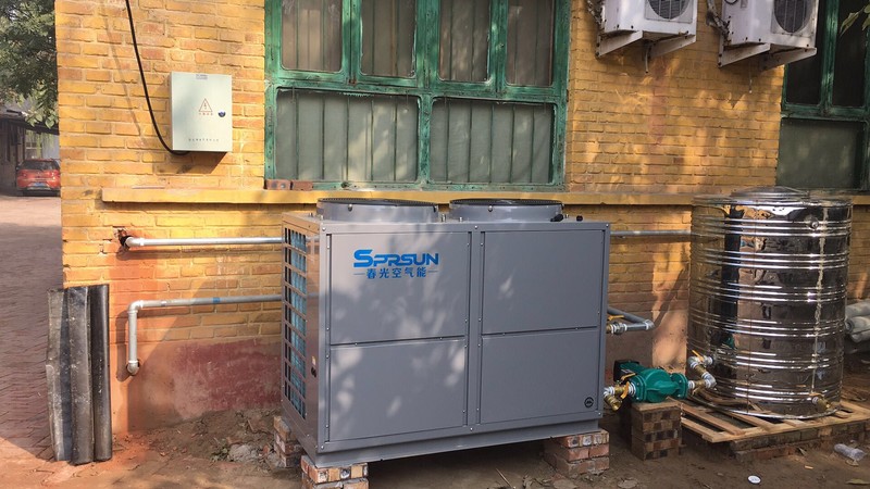 Installation de SPRSUN pompe à chaleur air-eau pour le chauffage et le refroidissement